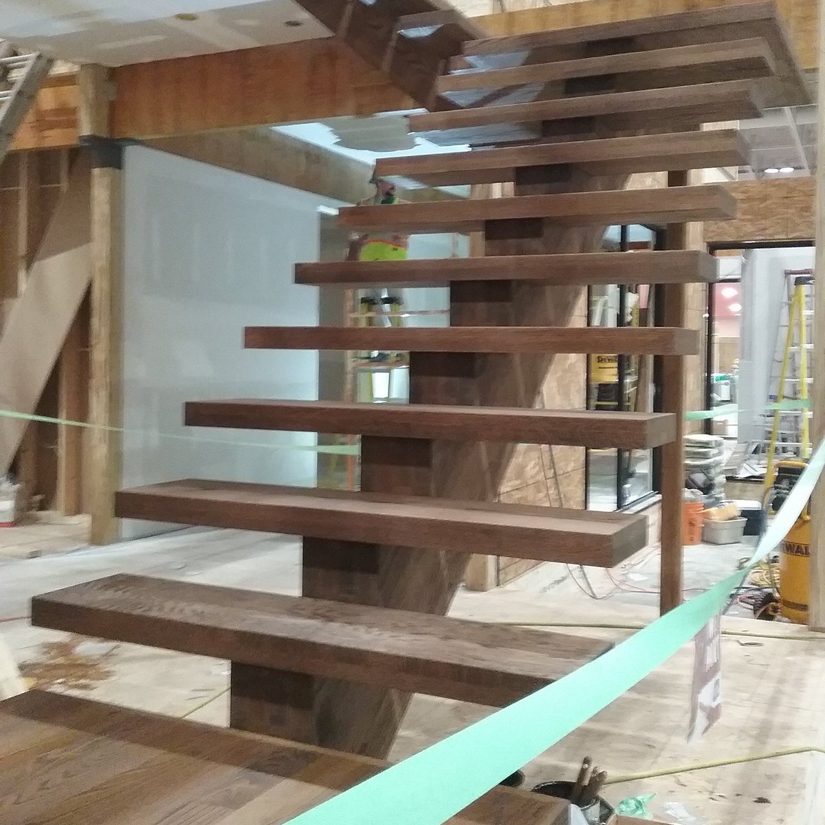 NicholasRosaci's tweet image. Totally worth the climb! The #FDHOME is promising to reach new heights in architecture &amp;amp; design. #nationalhomeshow