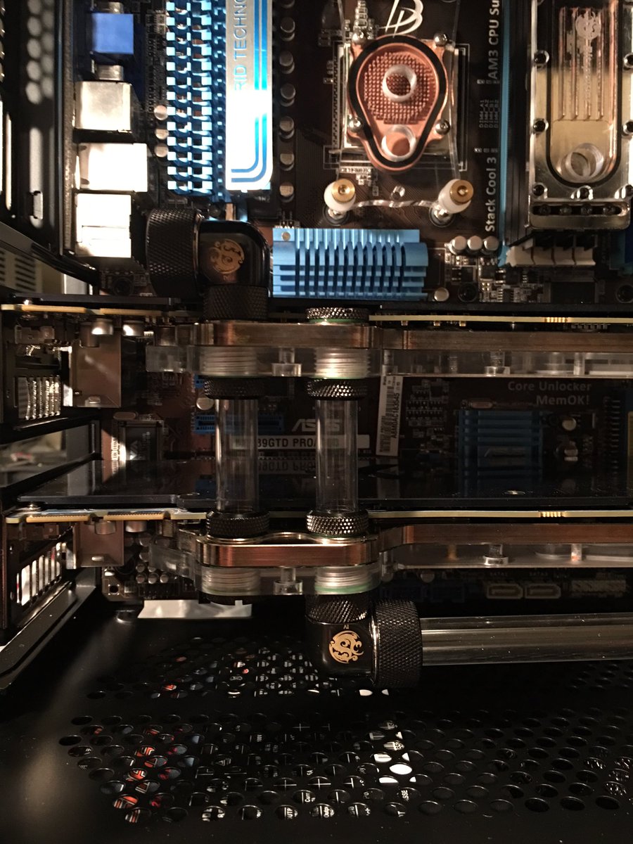 Curis_Computers's tweet photo. Decided to use a Parallel configuration for my graphics cards! @Phanteks @EKWaterBlocks @frozencpu @PerformancePCs https://t.co/VrcF9DeQFi