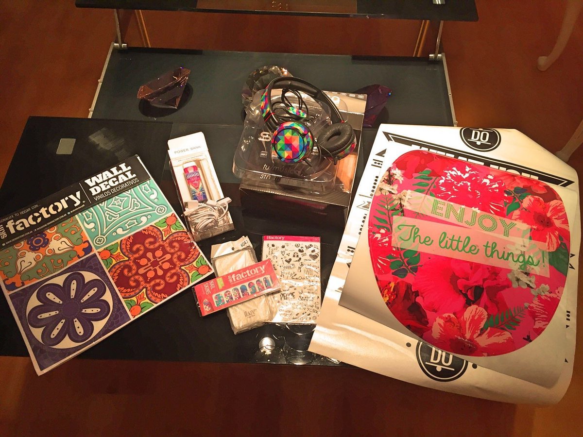 Gracias <a href="/SebastianRot/">Sebastian Rottmann</a> por tu regalo de <a href="/skinfactoryAR/">Skin Factory</a> !! Abrazo!