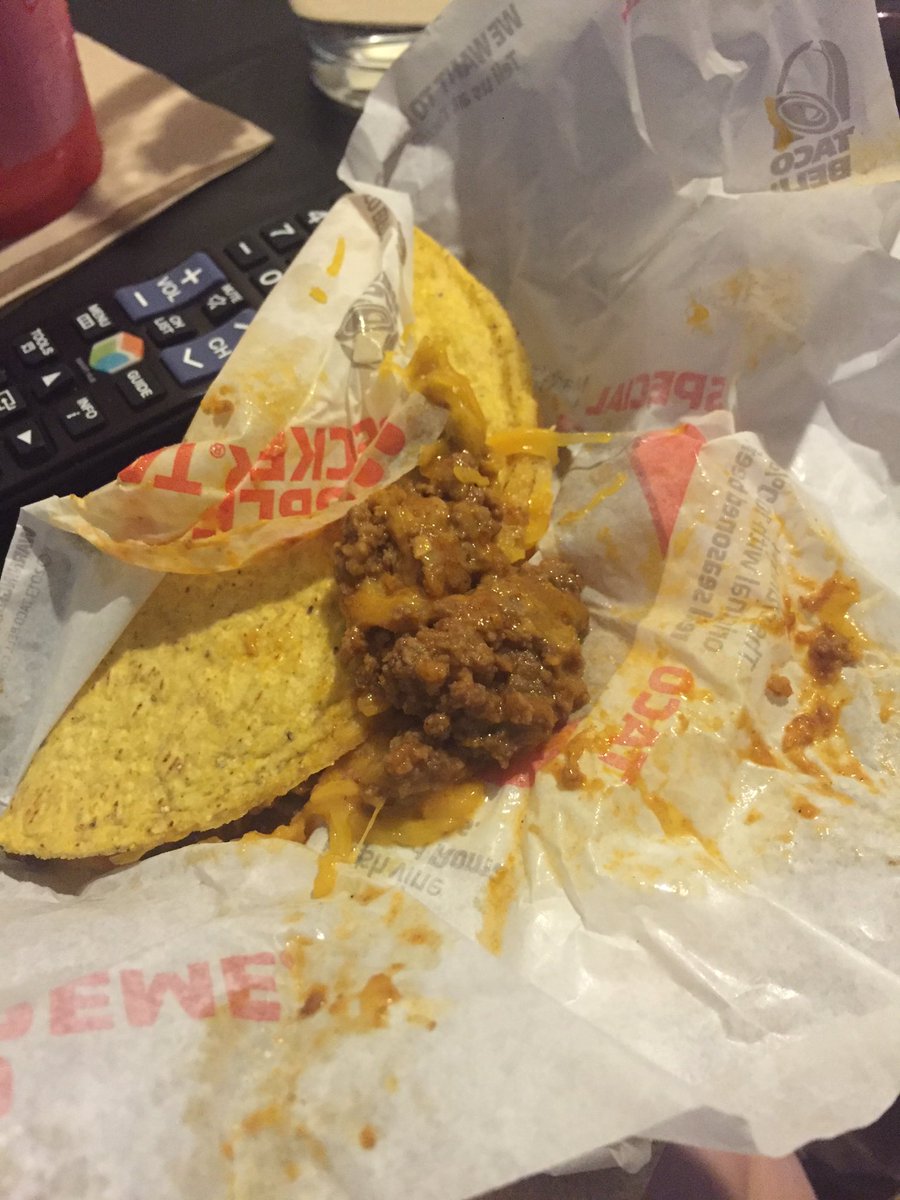 SnarkyBartender's tweet photo. Apparently I've been making tacos wrong my whole life. The meat goes on the outside! Thanks, @tacobell https://t.co/n7FNTqiekM