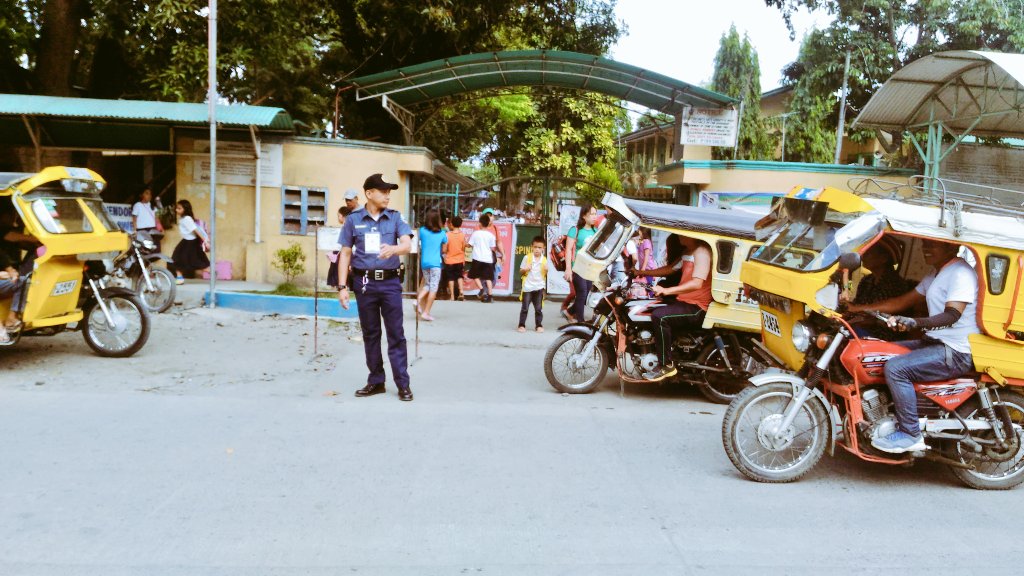 FTPDigosCityPS's tweet photo. 030916 Team 1 of FTP digos conducted patrol at magsaysay elementary school. @pnp_ts @pnpts_rstu11 https://t.co/I2Gh18RG2V