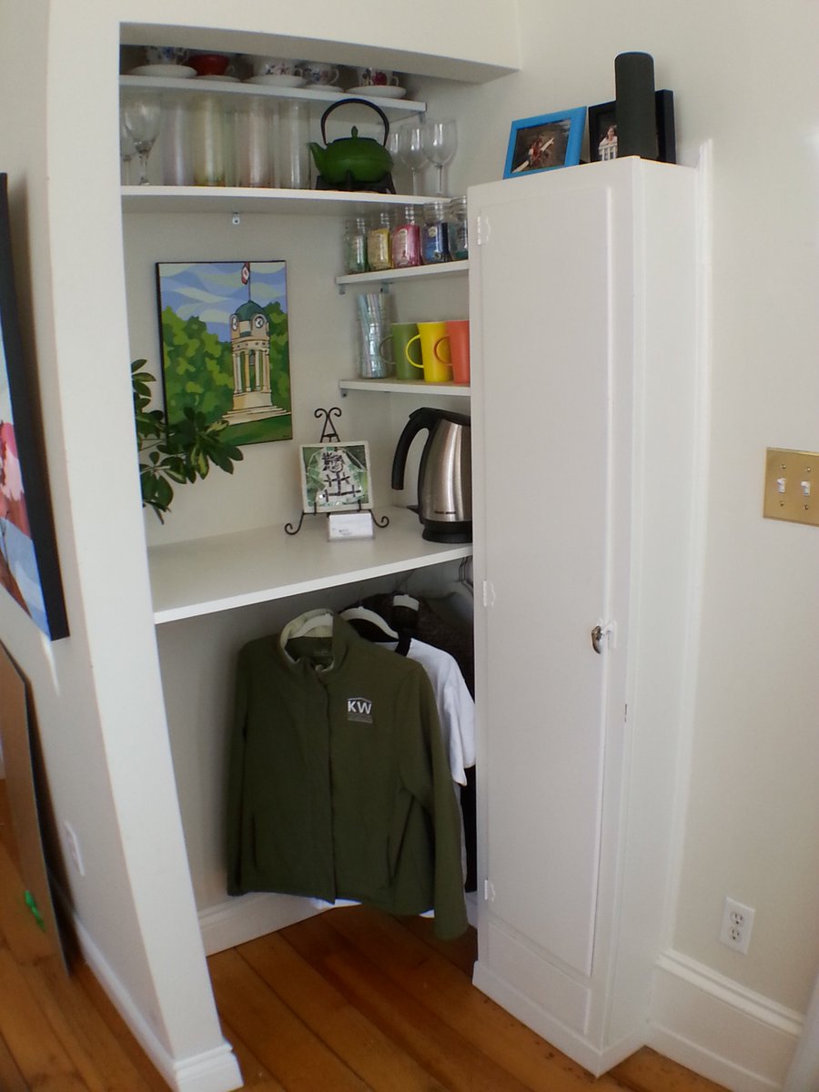 KWPOrganizers's tweet photo. #WRTalk This is a very cool project we did in @PaintbyMunzy. We transformed a closet into a bar area. Love it!! https://t.co/G2d7oxhb0i