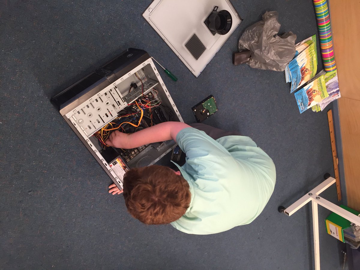 peterwshearer's tweet photo. #geniushour at cobbitty ps #56S2016 @dawndallas1 @d_shearer https://t.co/VWUQmQV5Pk