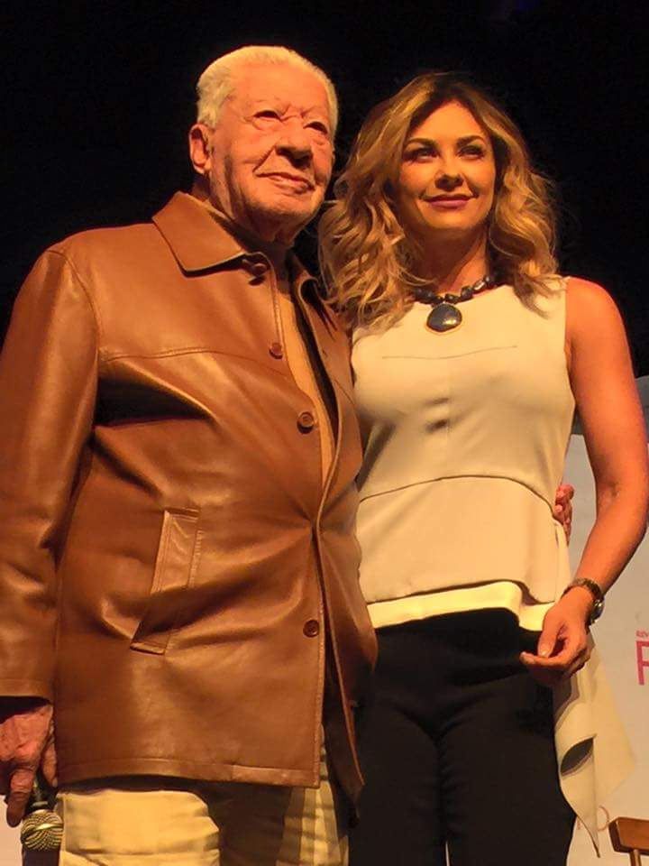 FansaracelyColo's tweet photo. Un Picasso teatro San Jerónimo. Viernes 730 y 930 sábado 630 y 830 domingo 530 y 730 . @aracelyarambula https://t.co/pl0nEdD4dH