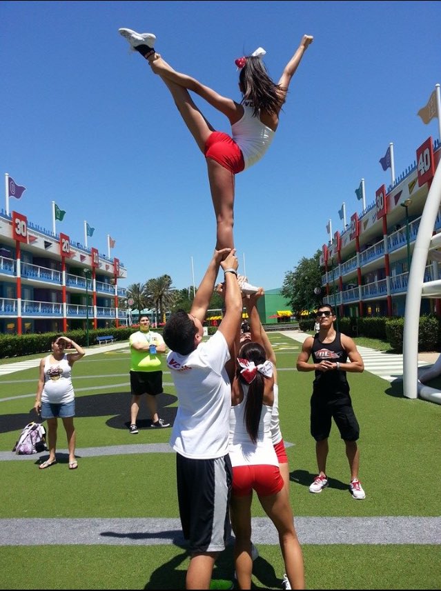 emeryelizabeth_'s tweet photo. Take me back to my flying days in Florida 😭😭😭 #summit2014 https://t.co/w86HTgsCXC