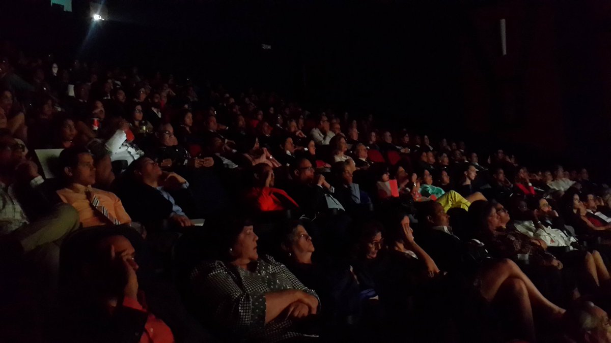 ifficsantiago's tweet photo. En estos momentos se proyecta "8 días" del realizador sudafricano Jaco Boyeens. #IFFICSantiago #IFFiC #IFFiC2016 https://t.co/UErhwEKcxC
