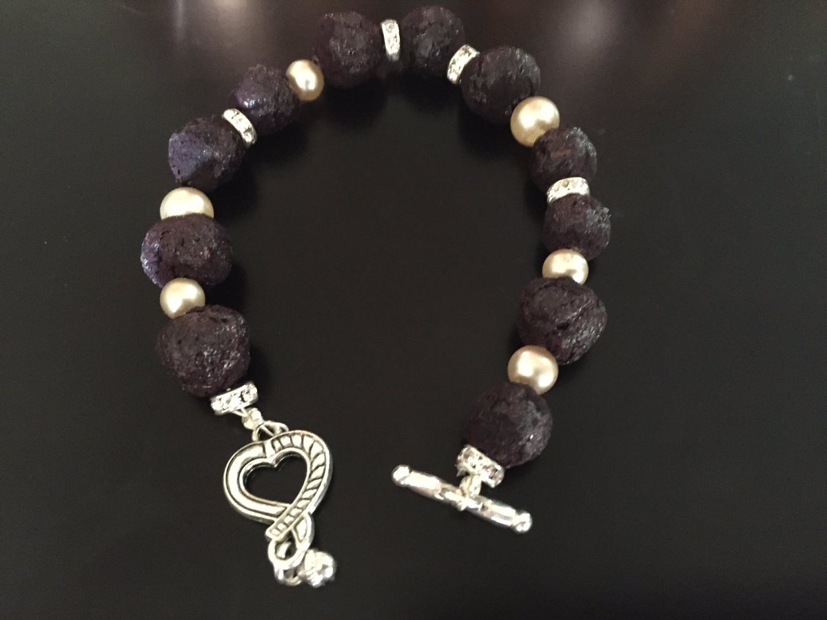 Deutschedame1's tweet photo. New designs. #rosebead and #pearl bracelet made from real #roses . https://t.co/wnF1iKLS6J https://t.co/2Zn065lMlh