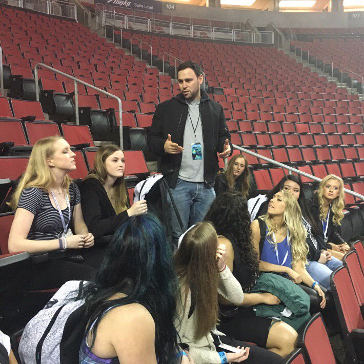 belieberbabes's tweet photo. Scooter joined the Bkstg VIP tour :) #PurposeSeattle https://t.co/cCu7eQbR5g https://t.co/BVOclykT8T