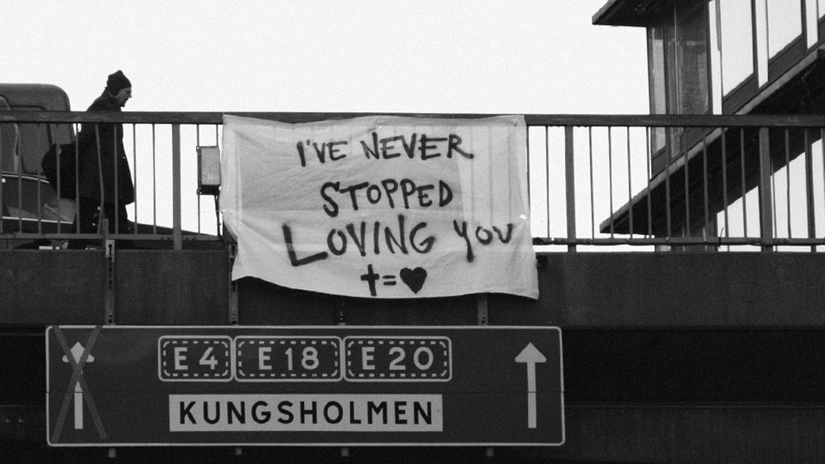 Hillsong's tweet photo. https://t.co/8HDXN6ZNxM

#CrossEqualsLove https://t.co/O3OgxdXo0N