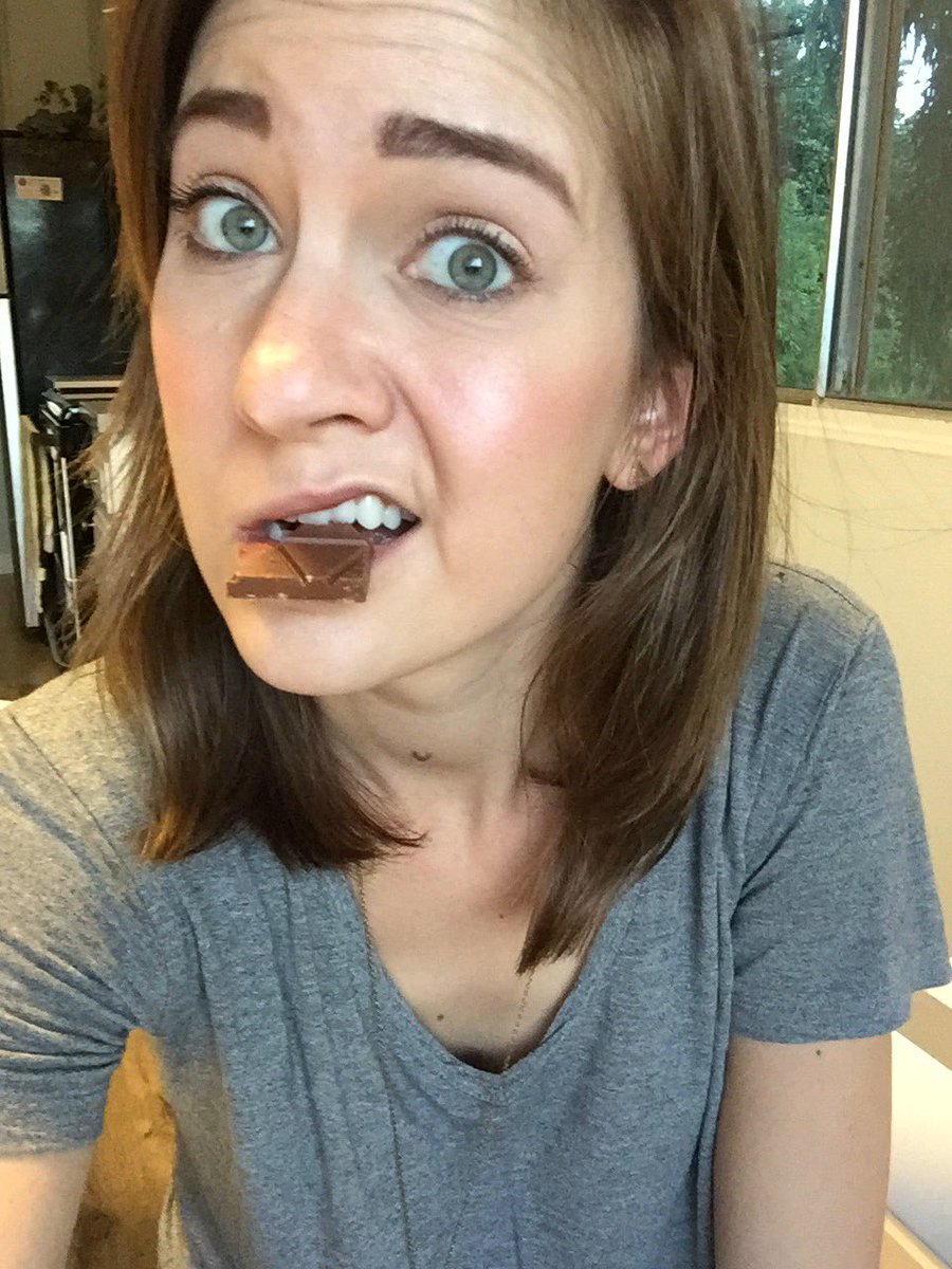 stacigiroux's tweet photo. I'm just out here tryin' to look like @thehelenowen but this chocolate keeps climbing into my mouth. #fatnessgoals https://t.co/Q2cVYIp1hZ
