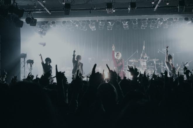 barks_news's tweet photo. 【ライブレポート】ダウト「9年経っても、俺たちの居場所はここしかない」　https://t.co/UI6pr2aNUl　#ダウト https://t.co/vGanBmnwsx