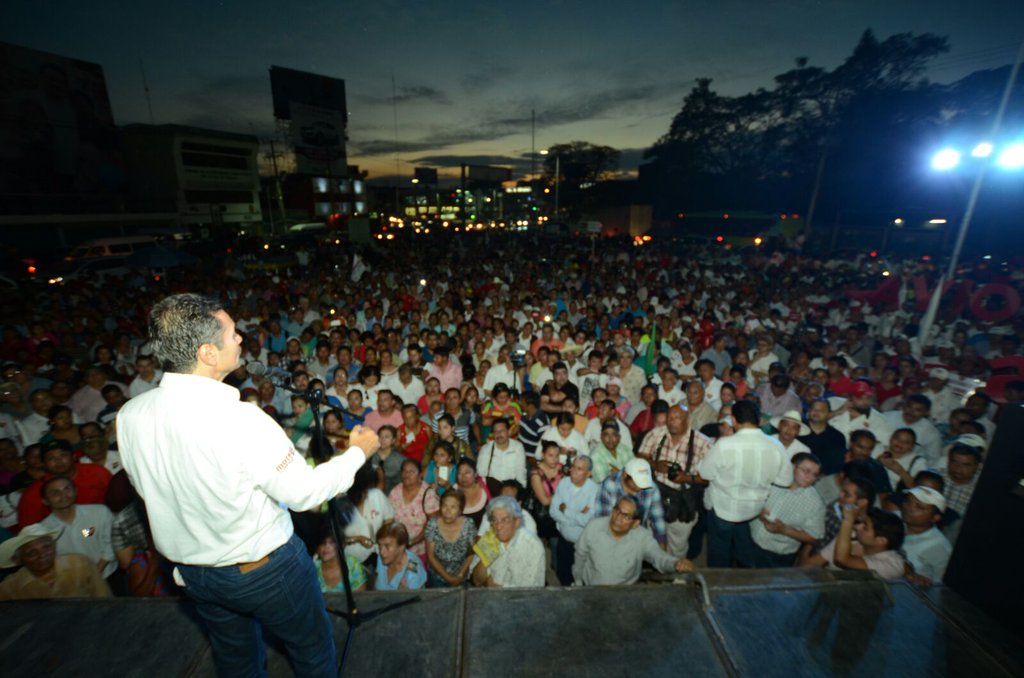 AntonioSinTuits's tweet photo. Esto si es un cierre de campaña @Octavio_morena el pueblo esta contigo 👊 #HagamosHistoria https://t.co/NZmJgcoaFv