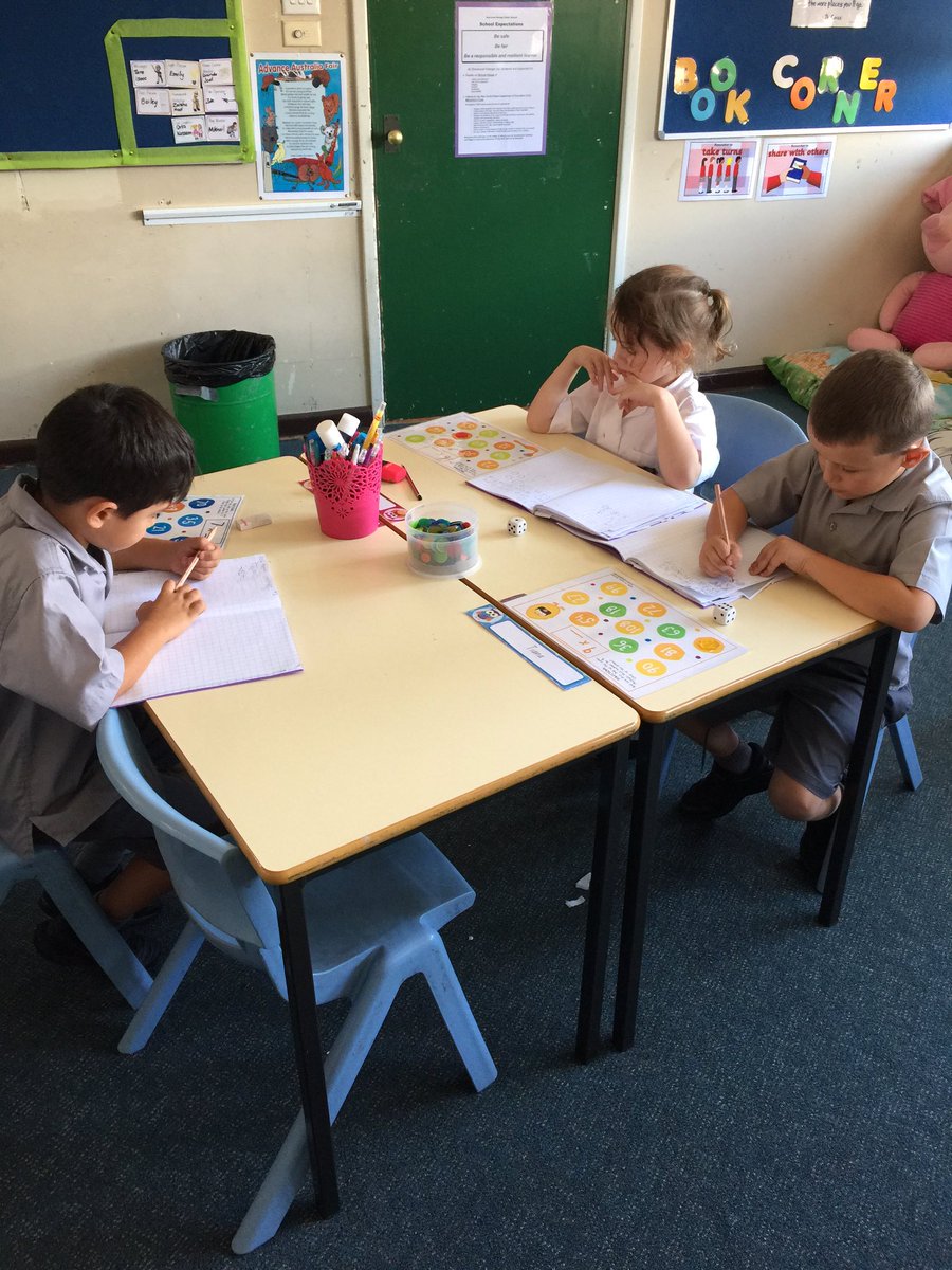 miray_ghantous's tweet image. Learning multiplication by making equal groups of #1g2016 #learningisearning @Sherwood_Grange