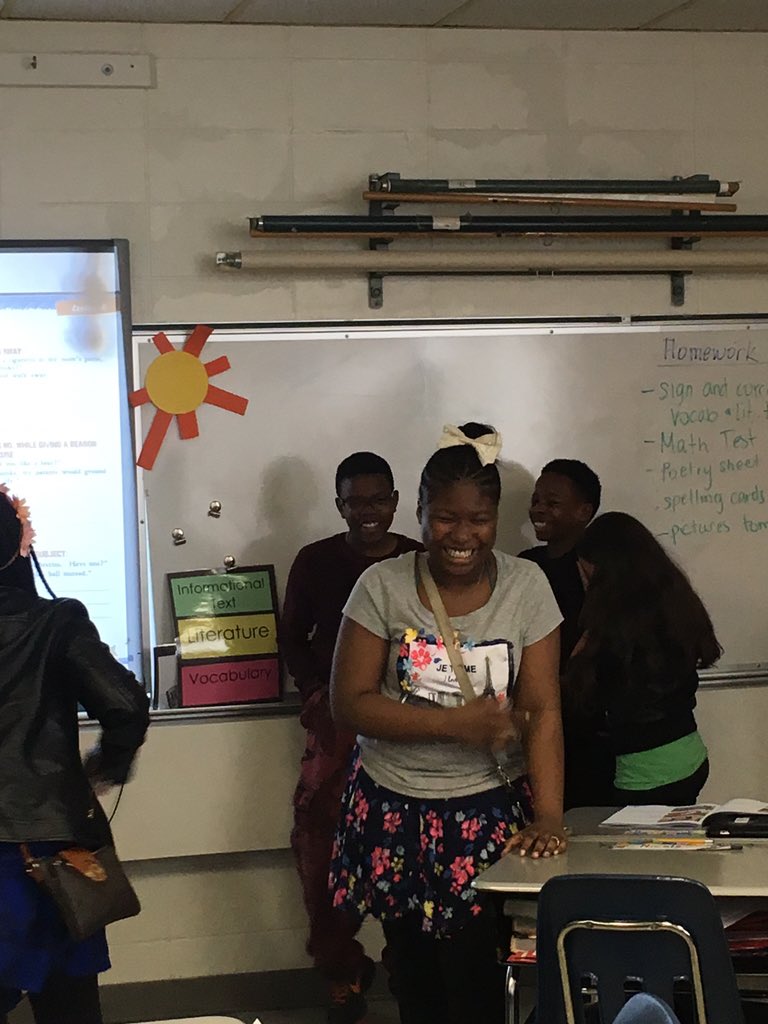 Miss_Monreal5's tweet photo. Ss creating scenarios and role playing different resistance strategies during DARE. #D161learns @TheHornetsHive https://t.co/RSSEGs2oxp