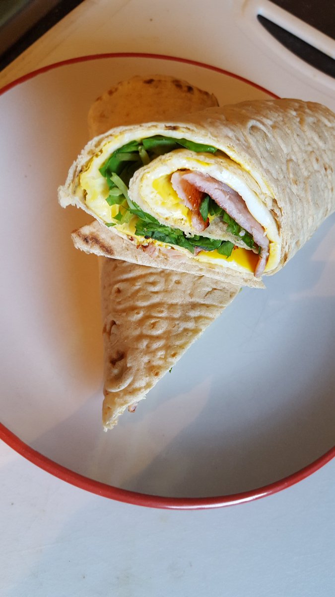 ProteinR's tweet image. This mornings lavash bread breakfast wrap quick easy and only around 375 kcal now time for a coffee