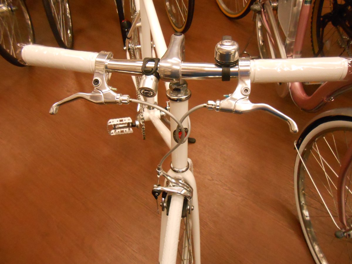 Satoucycle Pa Twitter 本日は 当店オリジナルカスタムｔｏｋｙｏｂｉｋｅ ｓｓ ５３０ｍｍホワイトの御紹介です ベル ｌｅｄ ライト センタースタンドをシルバーにしてカッコよく仕上がりました 佐藤サイクル商会https T Co Urymnhrjwi T Co 6ngjox7ss8