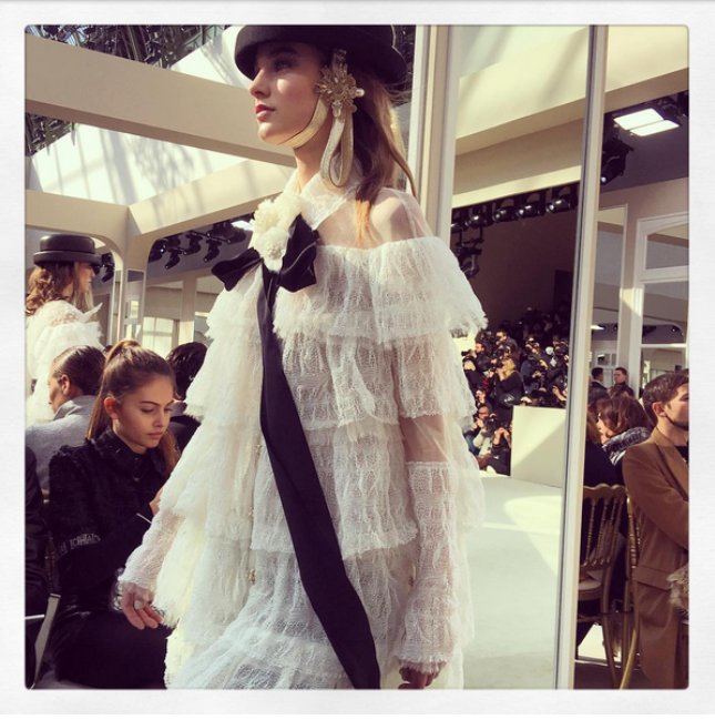 pipo153's tweet photo. CHANEL FallWinter2017:
Black&amp;White/Lace/Bow 
#ChanelFallWinter2017 #fashiontrends #fashionblogger #PFW16 https://t.co/0Fna3bWgmy