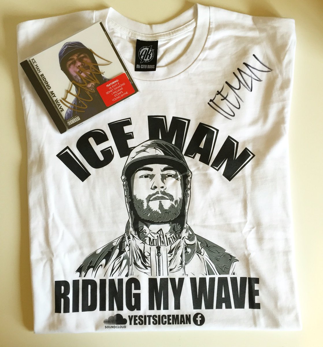 _iceman_iceman's tweet photo. Limited edition only signed 5 of these retweet to go in the draw to win https://t.co/T4w1La2wl0