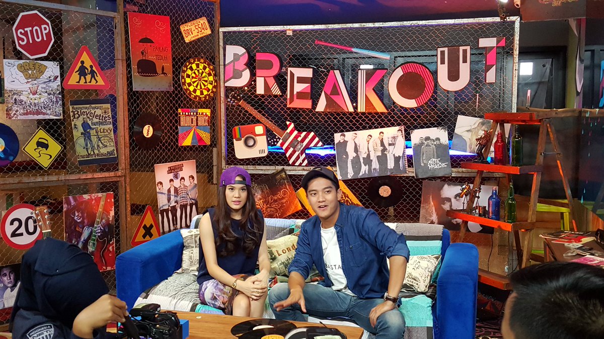 ssheinafiaz's tweet photo. Woohoo @sherylsheinafia & @boywilliam @breakoutnet #BreakoutNETLivePerform https://t.co/THkHQUnans