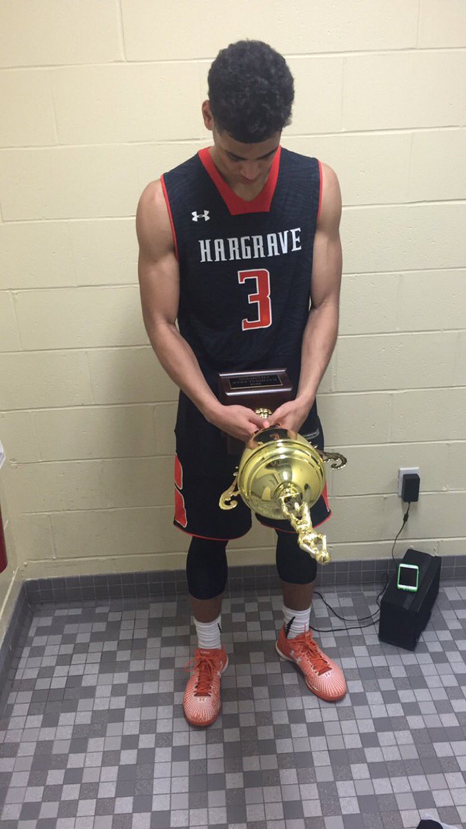 lovin_2_hoop's tweet photo. WITH God anything is possible !! 🙏🏽 Thank you God for all your blessings 🙌🏻💯 #NationalPrepChamps #Hargrave 💍🔥💯 https://t.co/fgJibmCBNs