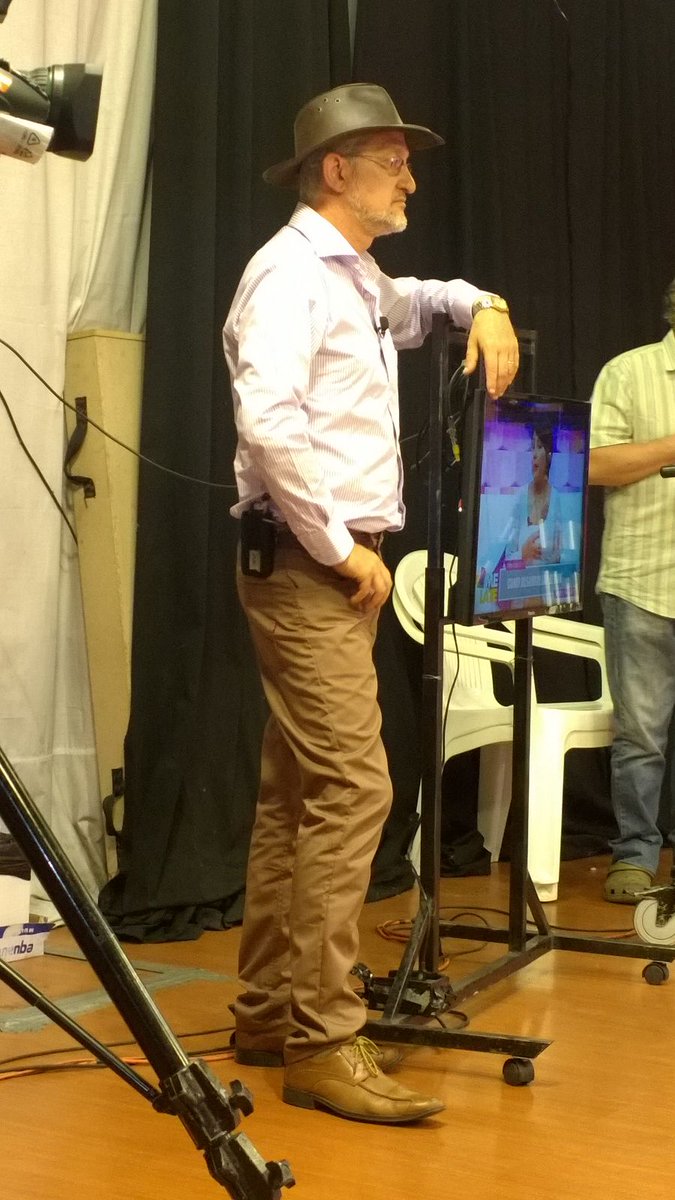 aurquizag's tweet photo. Hoy, en una hora, a las 01:30 horas "ME LATE" por UCV Televisión.
Ya estamos listos, Alberto, Vanessa y el DOC. https://t.co/psIJKpcj7q