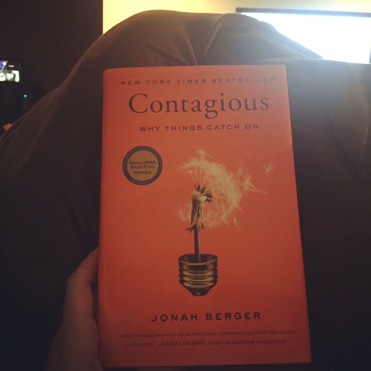 AshleyLiz21's tweet photo. Super psyched about this book! 🙌🏼📖 #contagious #whythingscatchon  #HIMSS16 @j1berger https://t.co/hV6A3GjNTN