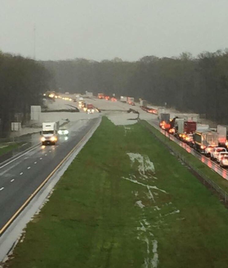 GroupLonestar's tweet photo. Outside of West Monroe, LA on I-20 ... Be careful out there! https://t.co/D2SeJ6OMah