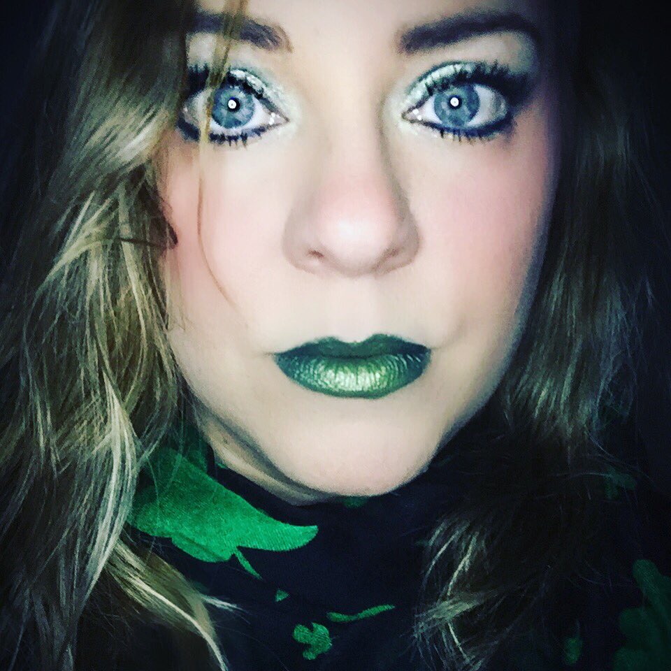 kma9239's tweet photo. My #StPatricksDay look 🍀 #Younique #makeup #GoGreen #LashesCelebrity @YouniqueSupport  @Younique_Corp @YouniqueFound https://t.co/dSu5McynNF