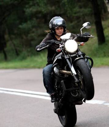 inline4_customs tweet picture