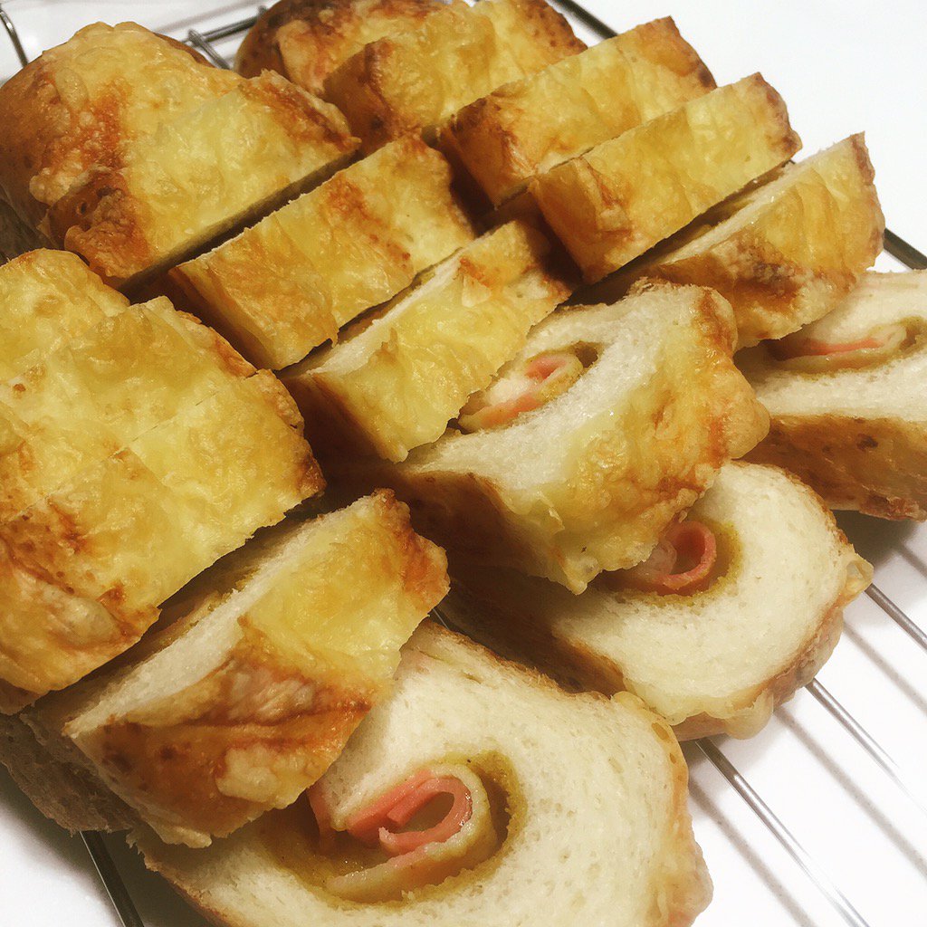 The_Darenogare's tweet image. 収録現場に手作りパンの差し入れを！
パン作るの大好き🍞
焼き立てが一番好き😋