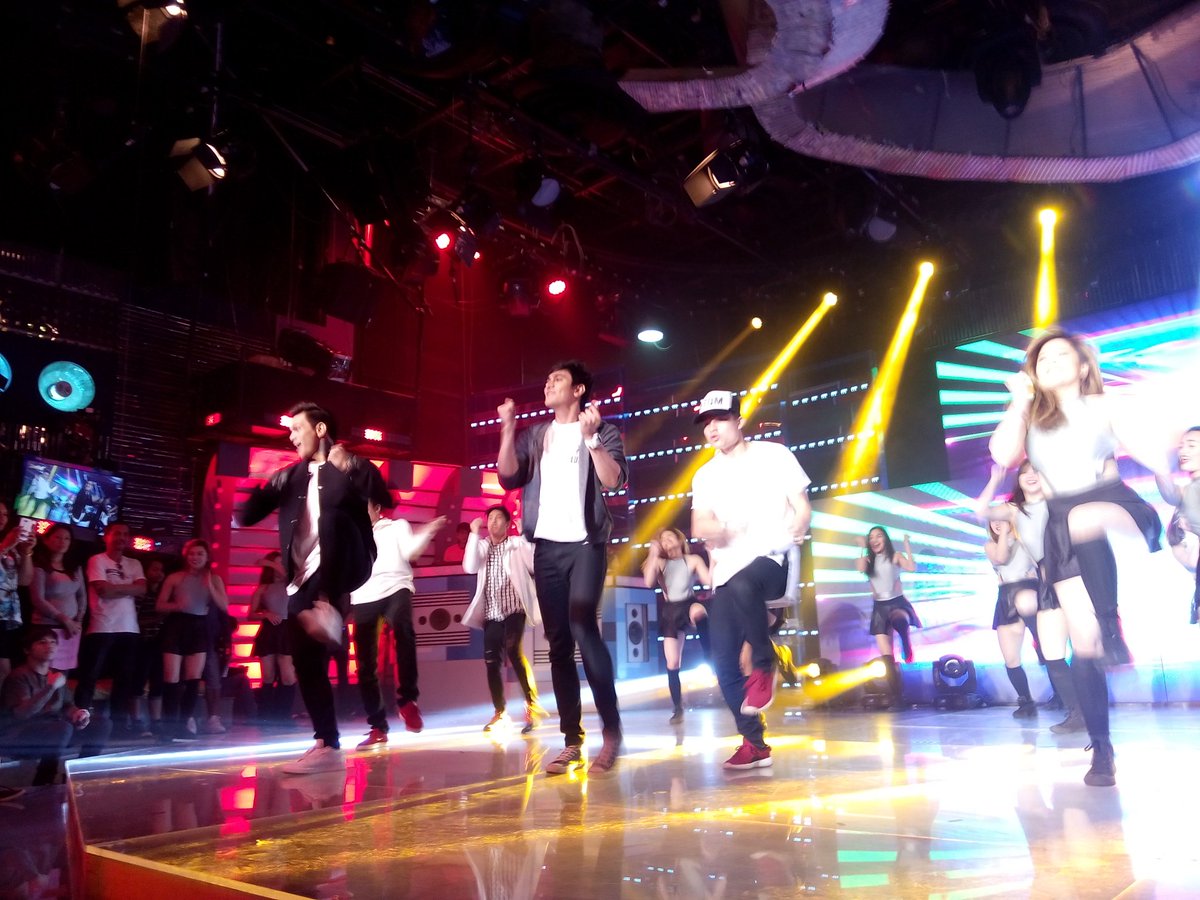 itsShowtimeNa's tweet photo. The Kilig Ambassadors, Hashtags! #ShowtimeThirstDay https://t.co/dg3bAqsvmZ