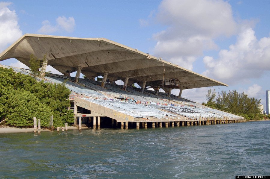 HuffPostArts's tweet photo. 10 modern architectural landmarks worth conserving for future generations https://t.co/ziyWafUky6 https://t.co/q8jXdXOh4T