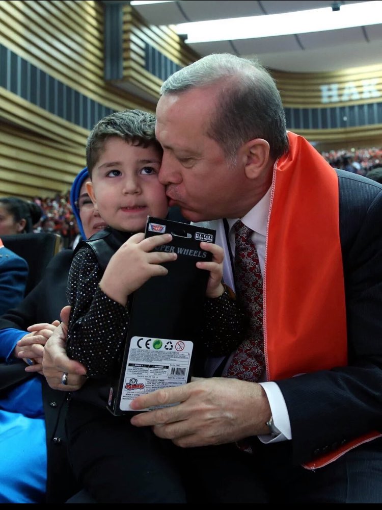 ArzuKaran_'s tweet photo. #SeniSeviyoruzUzunAdam Şefkatin merhametin engin Seviyorsn yaradandan ötürü Yaradılanı seni örnek alıyoruz eyvallah https://t.co/XO06ArumzK