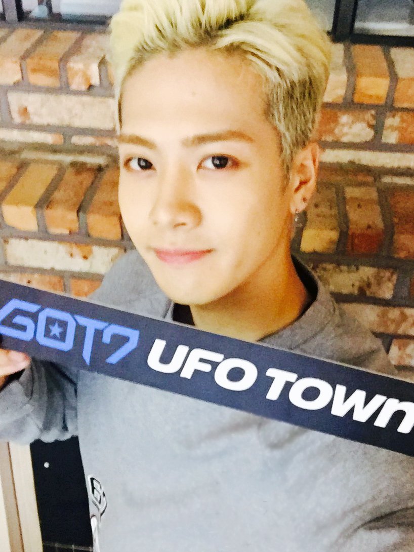 GOT7Official's tweet photo. UFO TOWN APP GOT7 채널 오픈 기념 셀카 타임
▶ Android https://t.co/kTjh2FFlxh  
▶ IOS https://t.co/sLcfnZ8Vxf (KOREA ONLY) https://t.co/Byc9BRTgCl