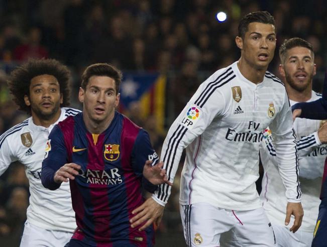 mundodeportivo's tweet photo. “A Cristiano se le puede marcar; con Messi solo puedes santiguarte” https://t.co/59uHfpfD2R https://t.co/H0UjwNodzn