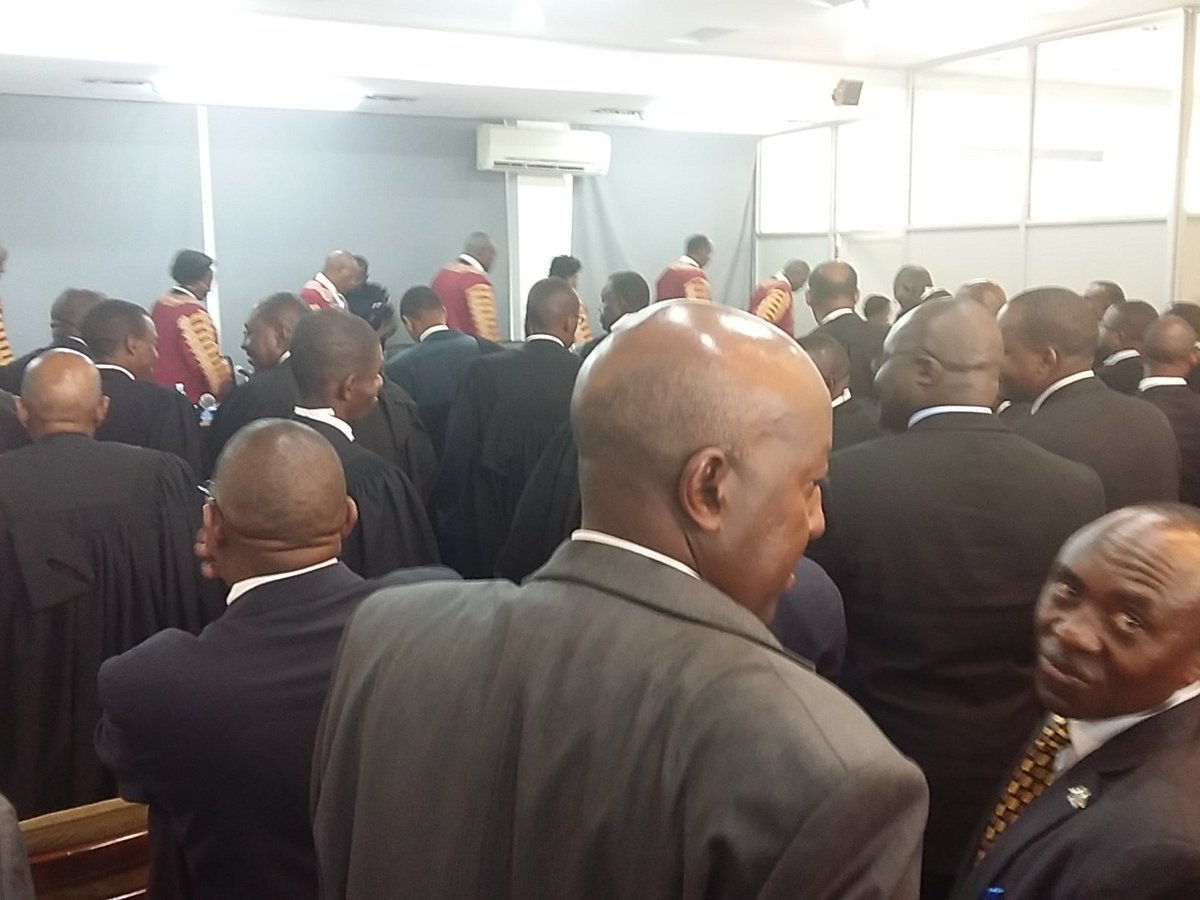 #UgPetition16 court to convene at Midday to look into facts and serious issues in the petition ..Chief justice rules