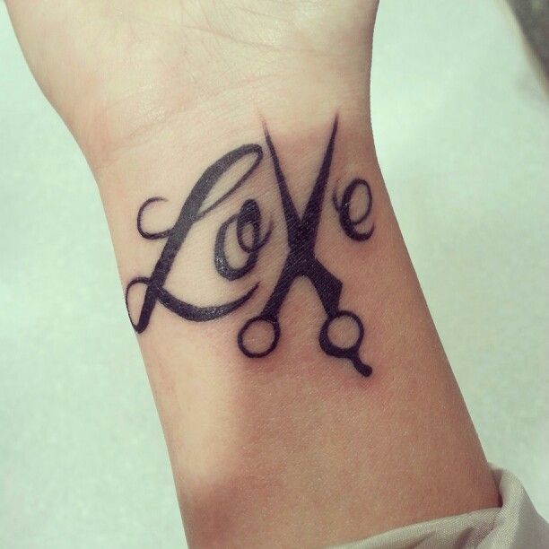 BeautyBizBrain's tweet photo. This is commitment! Outside of #cosmetology, how many others look at their job with such passion and love? #pride https://t.co/QdhnuLoAuY