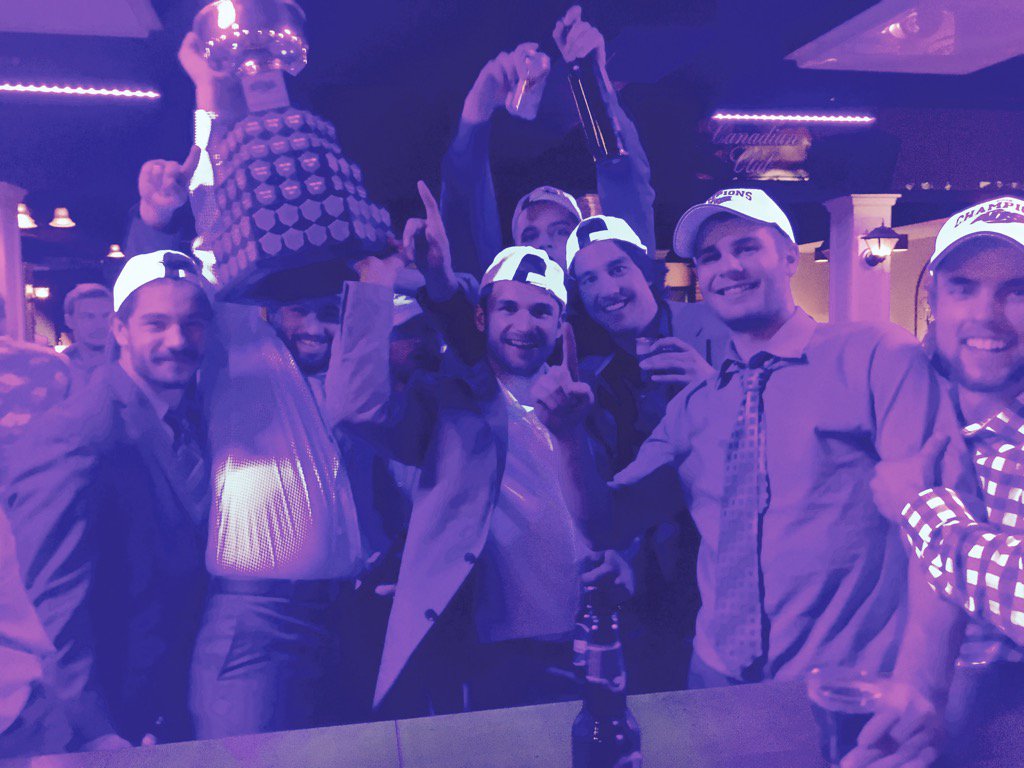 This is what AUS CHAMPS look like. STFX men's hockey team lighting it up @ the Inn in Antigonish. <a href="/bpeddleX/">Brad Peddle</a> #champs