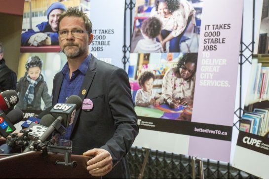 TorontoStar's tweet photo. Inside workers ratify new collective agreement with city, via @jpags #CUPE79 #topoli
https://t.co/FL4TTyBoE4 https://t.co/bGKXOdEiP4