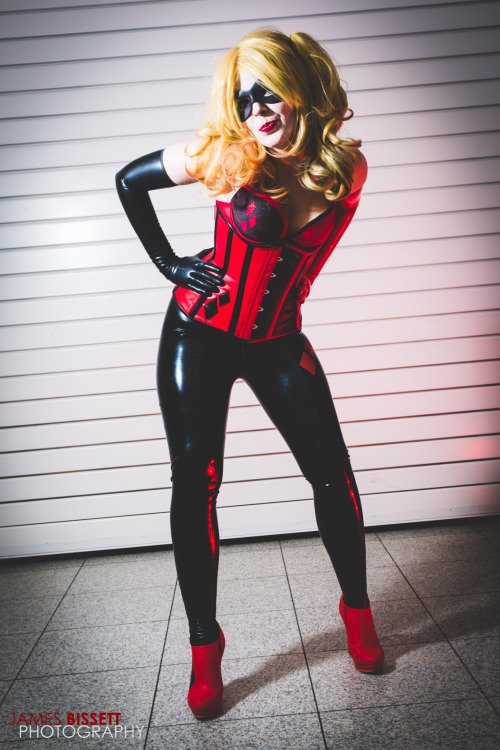 ComeOnEngland21's tweet photo. #Cosplayer Midknight Dragon as #HarleyQuinn from #LSCC2016!... #Cosplay #Cosplayers - https://t.co/jpvYscwCUp https://t.co/jQ9nhm0NnB