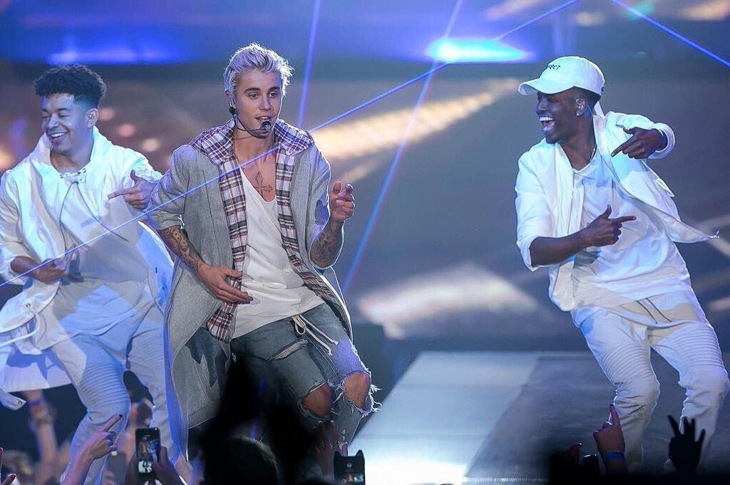 PurposeTourTeam's tweet photo. Always smiling @justinbieber @JBLAZEOfficial @JRabonOfficial #PurposeWorldTour https://t.co/dSAVXpX0GW