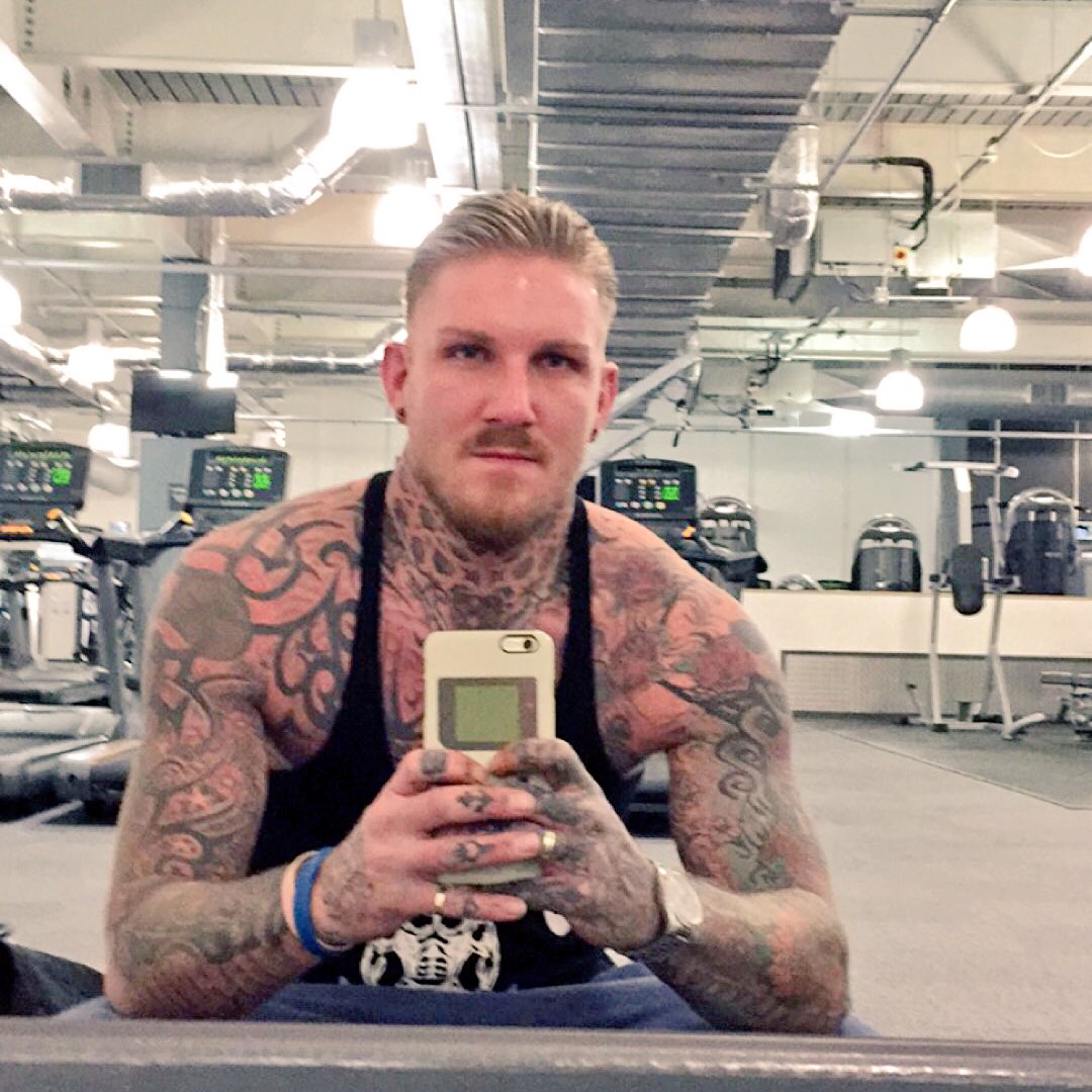 danny2bennett's tweet photo. 5am #GymSelfie dedicated or stupid?!? Who knows?! #inked #gym @Tattooed_World @Inkgeneration @UKPleasureBoys https://t.co/S2QYl36NWi