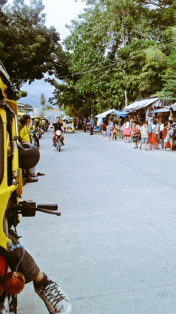 FTPDigosCityPS's tweet photo. 030916 Team 2 of FTP conducted patrol at Don Mariano Marquez Elem. sch @pnpts_rstu11  @pnp_ts https://t.co/f2ovB8wnjX