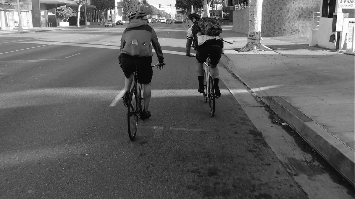 BRK_LosAngeles's tweet photo. My hommies #brkla #rybtw #pariacc #aventon #la #losangeles #fixie #fixedgear #brakeless #streets #fixiefoo https://t.co/oOVYfYC2Wv