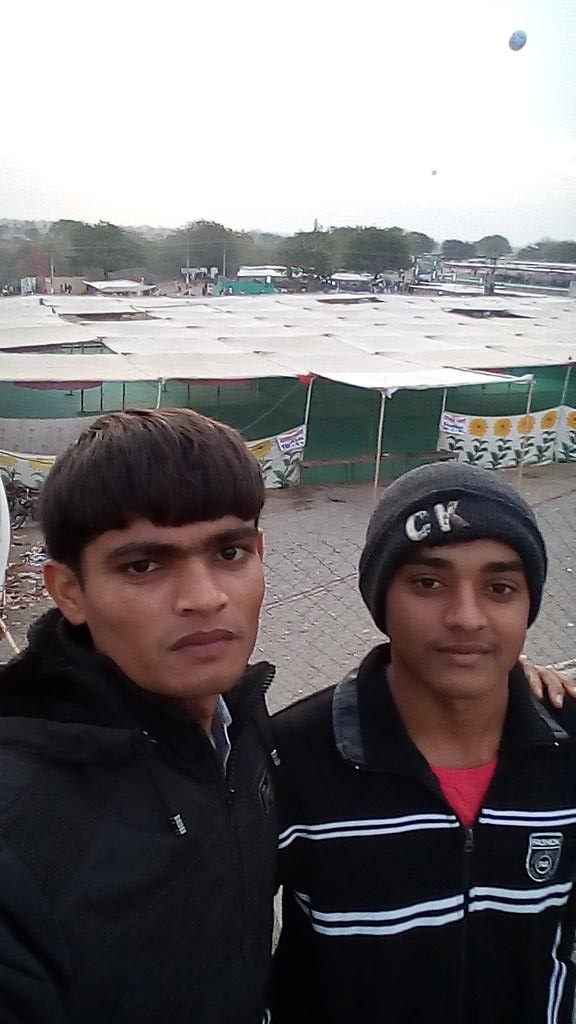 pravinsonagara4's tweet photo. We all friends visit too gadhethad https://t.co/Xn37piu0xD