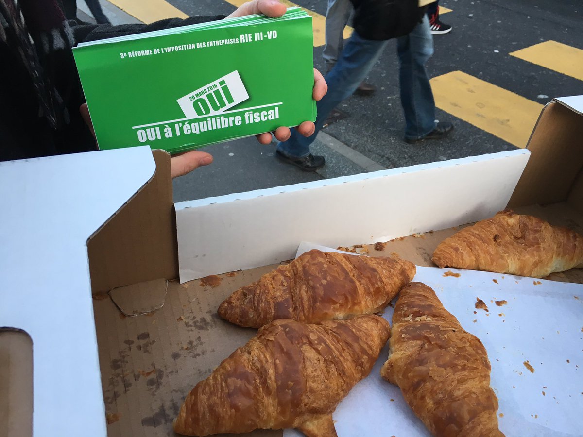VincentArlettaz's tweet photo. La mobilisation pour la #RIE3 continue ! #VDvote @Rie3Vaud https://t.co/P0Vih8zict