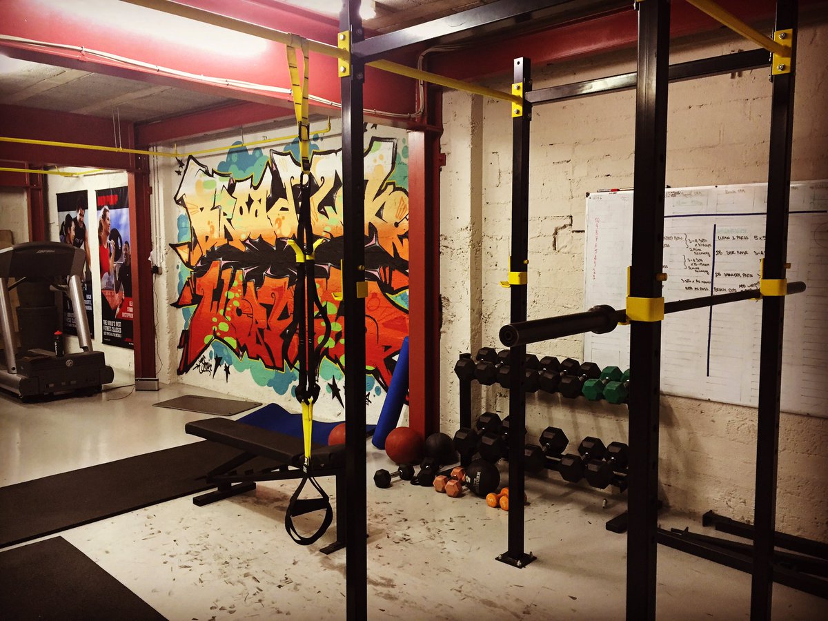 BroadlakePete's tweet photo. Pre #insightmorning meeting with #dum #bar & #trx @ #TheBlackBuilding -hope @conorofla goes easy on us after !!! https://t.co/ZeyUndPwfK