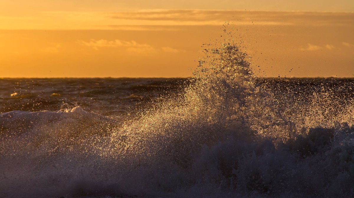 Havenlust's tweet image. Good Morning everyone! Open our eyes and say hello to a new day ;-) #art #sunrise #photography #photooftheday #beach