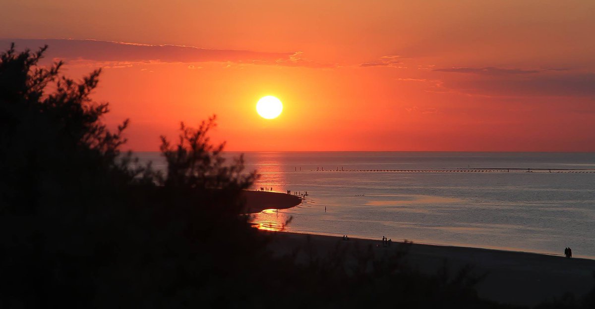 Havenlust's tweet image. Good Morning everyone! Open our eyes and say hello to a new day ;-) #art #sunrise #photography #photooftheday #beach