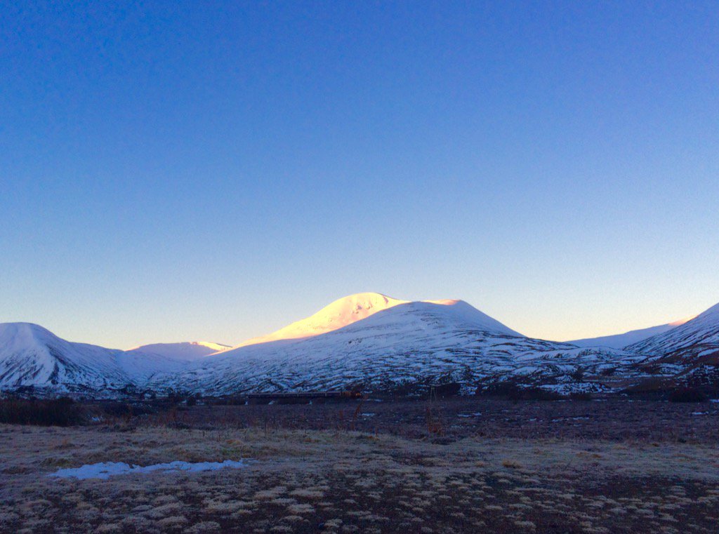 steamingboots's tweet photo. Drumochter hills looking fine - #firstsunrays today https://t.co/3L2FR0VpqE